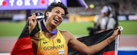 Autogramm und Engagement – Malaika Mihambo bei WLV-Kongress